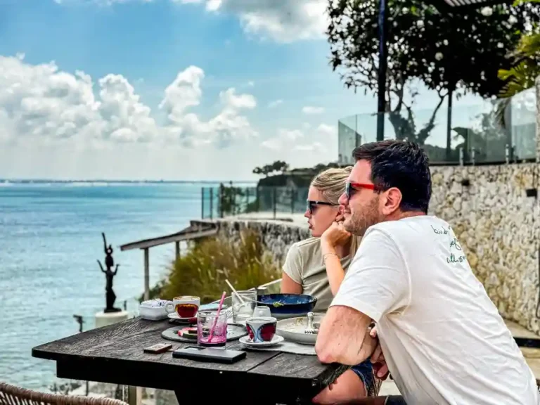Sarapan dengan Pemandangan Laut di Jimbaran